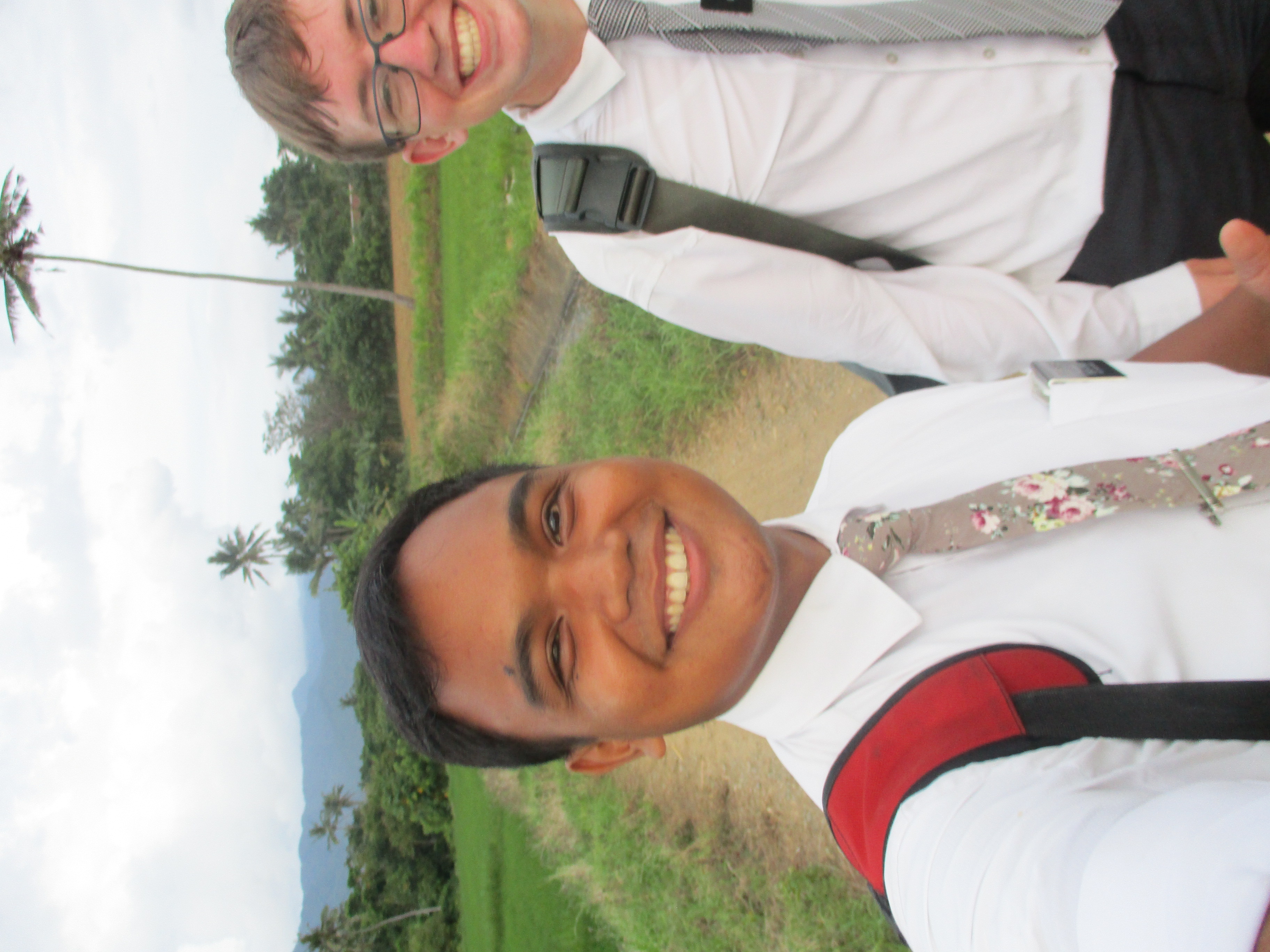 Elders Tripp and Minosa dirt road