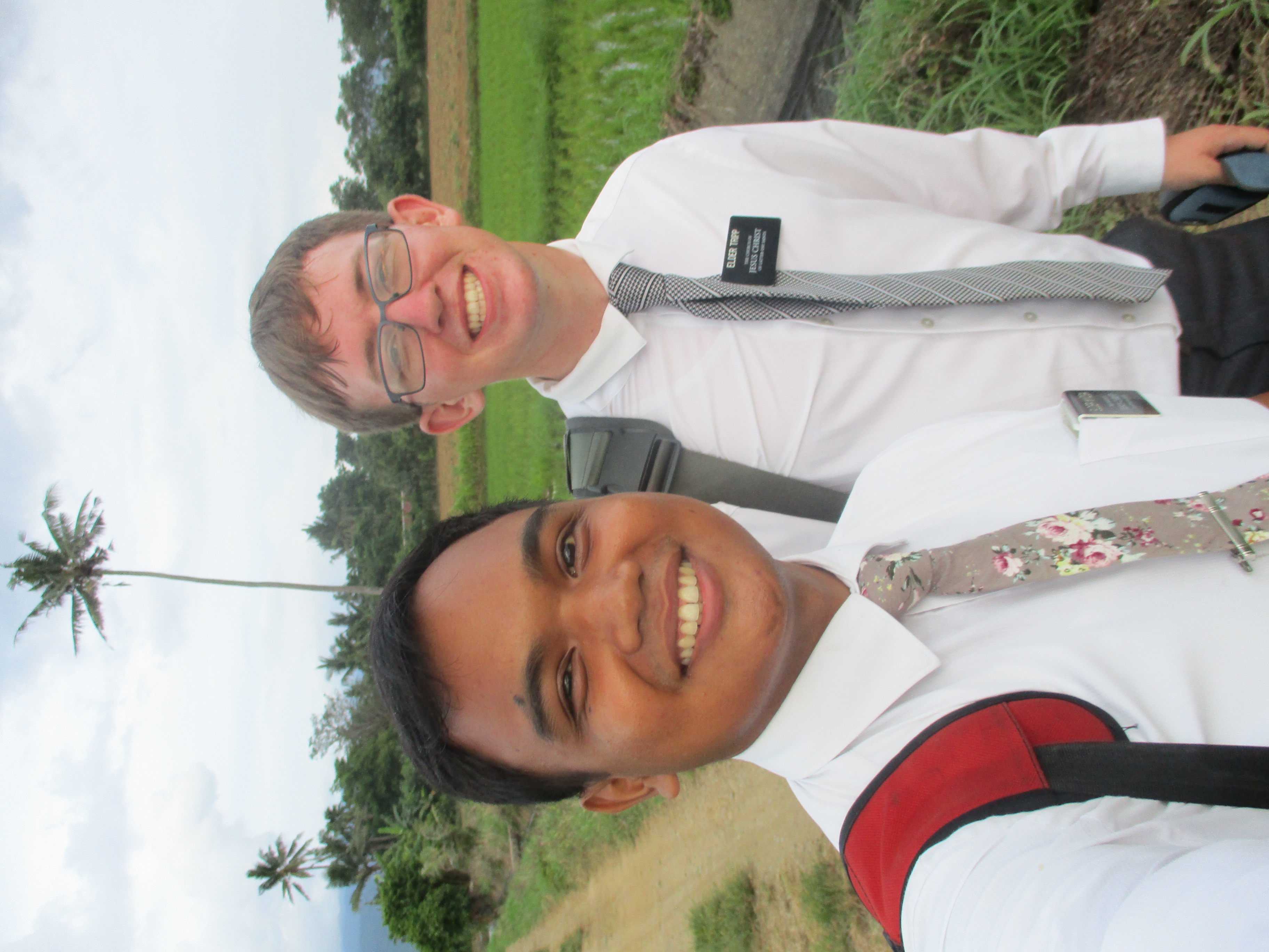 Elders Tripp and Minosa dirt road